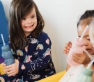 Bamseflaske med bøyelig justerbart sugerør innvendig (2 pk) thumbnail